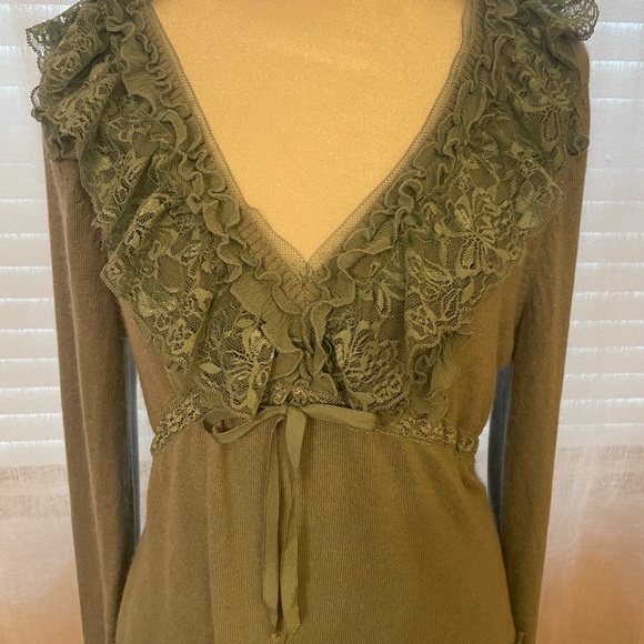 BCBGMAXAZRIA  Cashmere & Angora V-Neck Sweater, Ruffles & Lace, Sz XL Light Blue - Picture 4 of 8